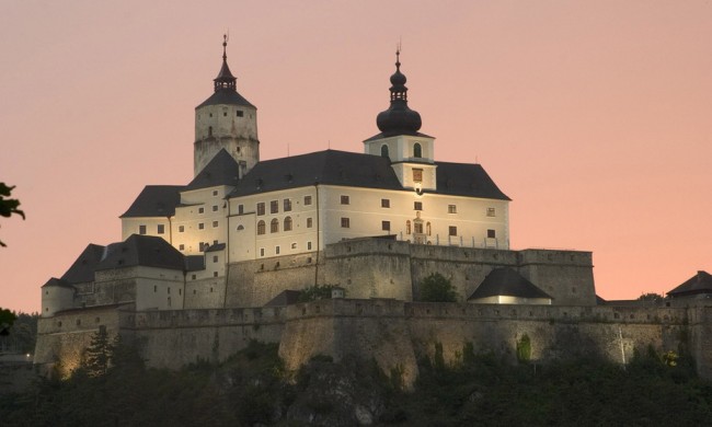 Szezonnyitás Fraknó várában és az Esterházy-kastélyban