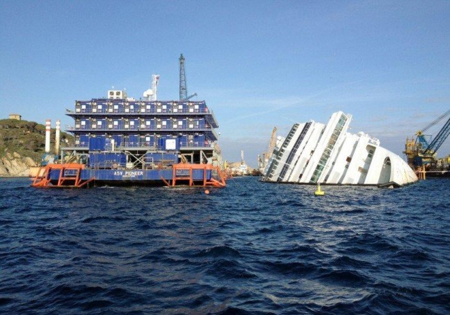 Megkezdték a Costa Concordia felállítását