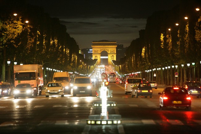 Amerikanizálódik a Champs-Elysées