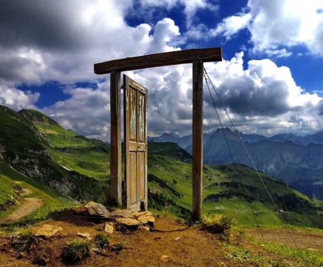 Álomvilágba vezető ajtók az Alpokban