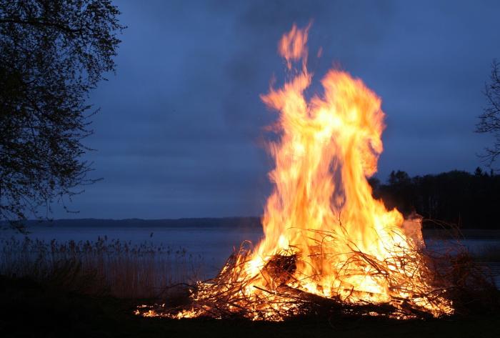 Lángolnak a hegyek