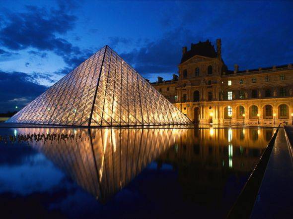 Átalakul a Louvre üvegpiramisa