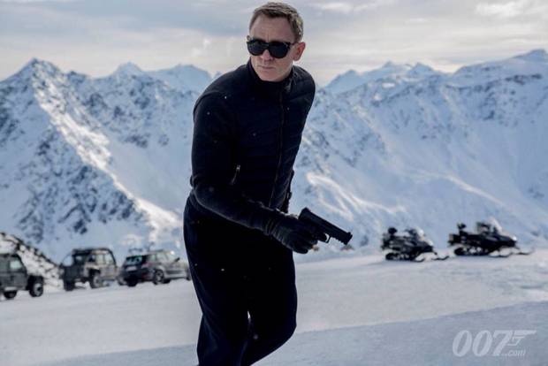 James Bond Söldenben lövöldözik