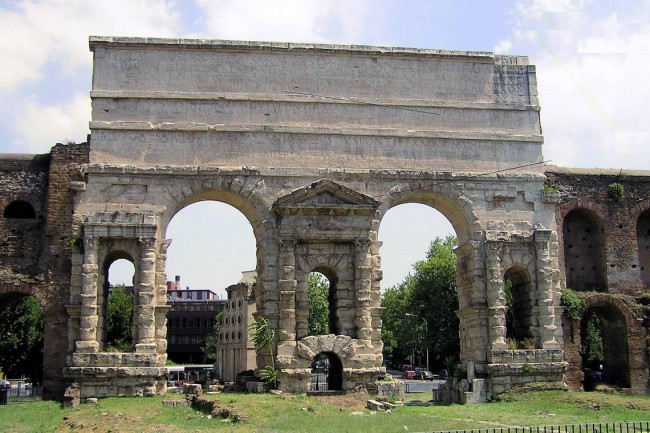Titkos bazilikát nyitottak meg Rómában