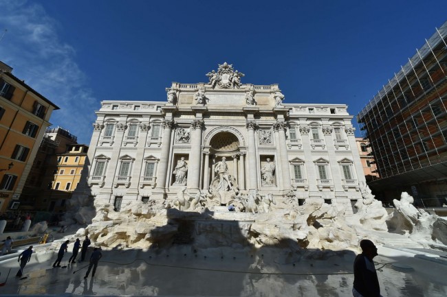 Átadták a felújított Trevi-kutat Rómában