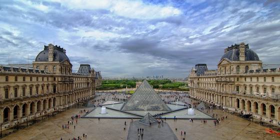 30 éves a  Louvre üvegpiramisa