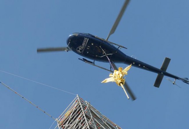 Így került fel az angyal a Mont-Saint-Michael apátság tetejére