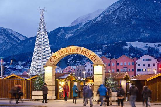 Swarovski karácsonyfa Innsbruckban