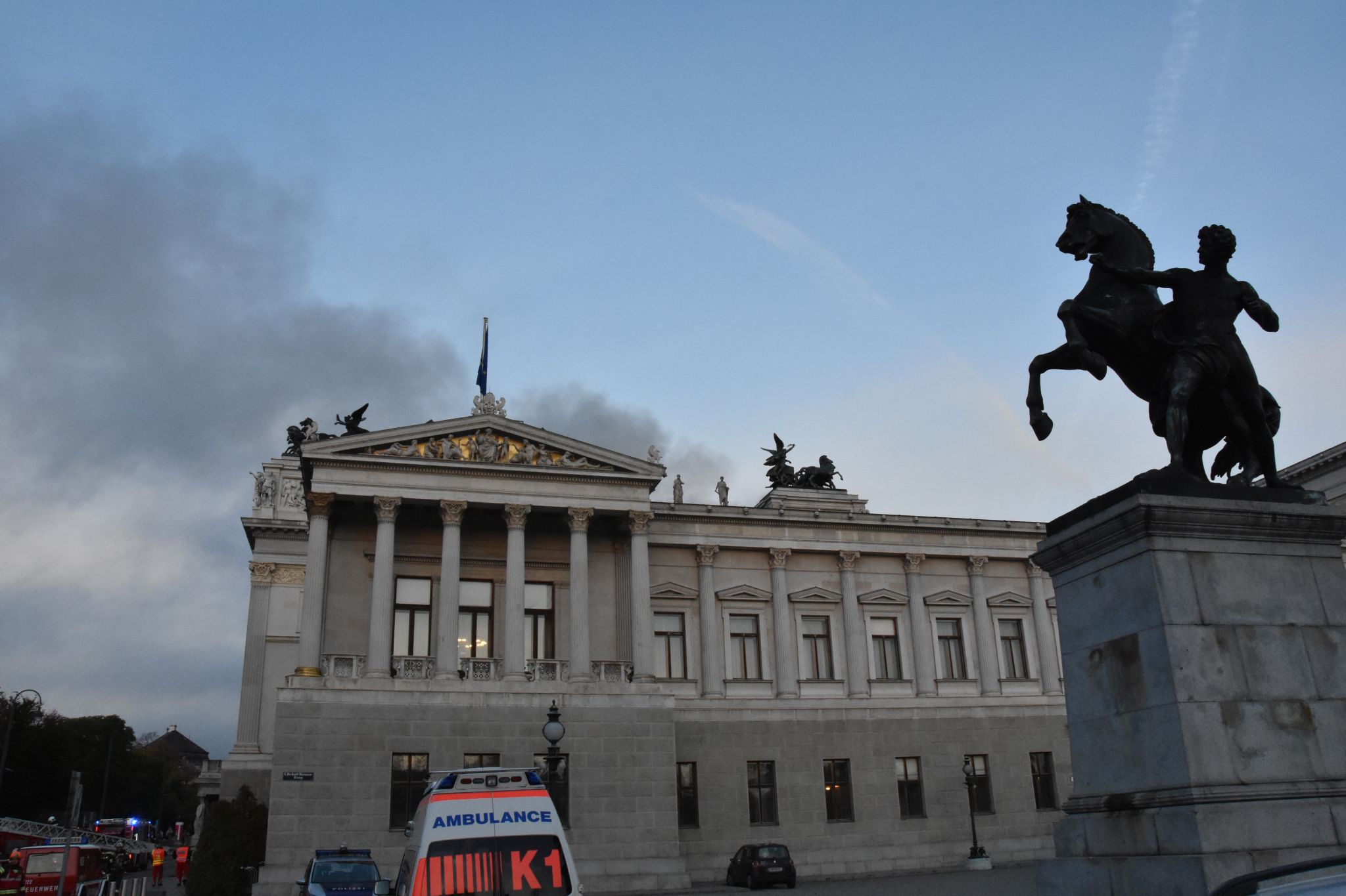 Kigyulladt az osztrák parlament