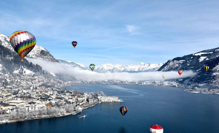 Hőlégballonok a Zell am See felett