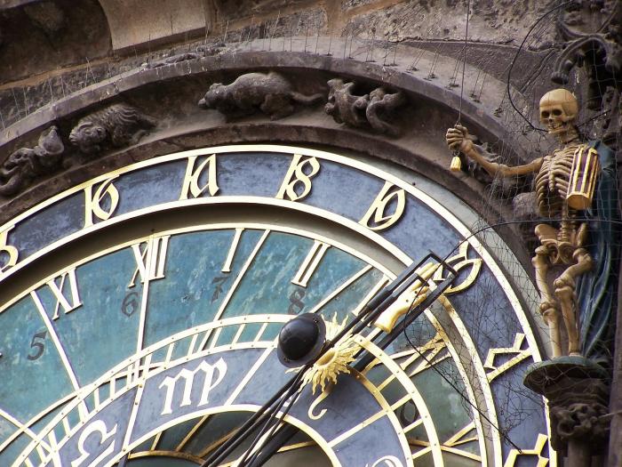 Eltűnt a híres prágai csillagászati óra naptára