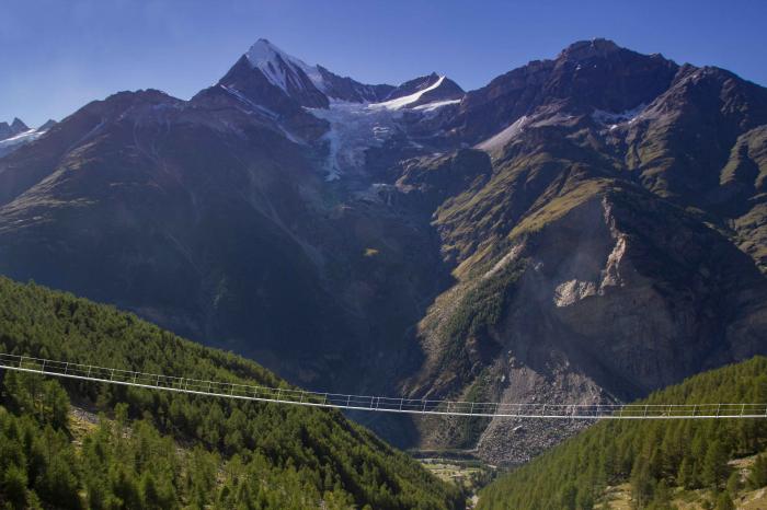 A svájci Alpokban megnyílt a világ leghosszabb gyalogoshídja