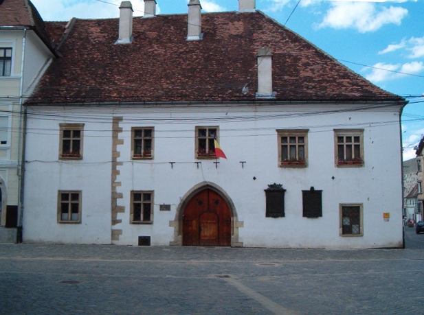 Kolozsváron megnyitották a látogatók előtt Mátyás király szülőházát