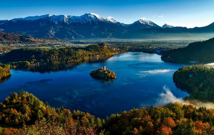 Elviselhetetlen a turisták özöne a szlovéniai Bledben