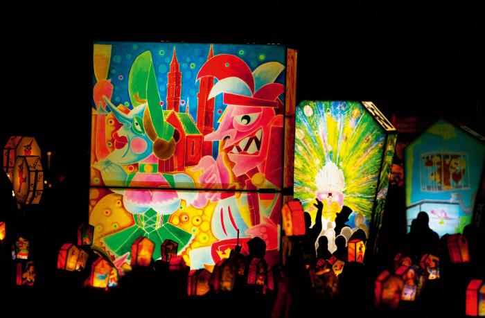 Óriás lampionok teremtenek varázslatos hangulatot a Bázeli karneválon