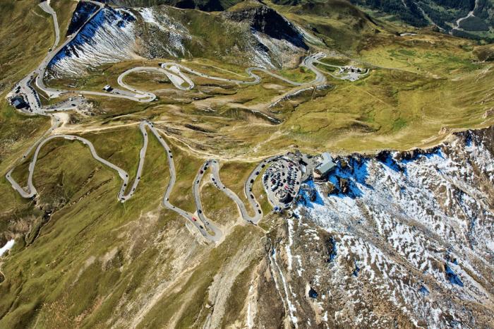 Ennyibe kerül az autózás az Alpok hágóin