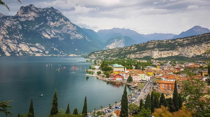 Már lehet tekerni a Garda-tó lebegő bicikliútján