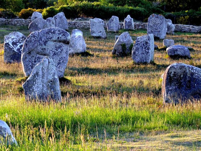 Franciaországból erednek a Stonehenge-hez hasonló őskori kőemlékek