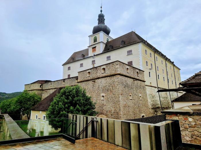 Az Esterházy-kincsekről nyílt kiállítás Fraknó várában