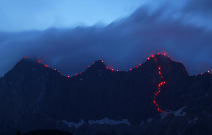 Szombaton fáklyák világítják meg a Dachstein-hegygerincet