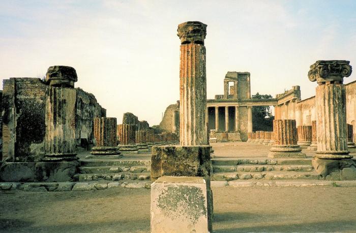 Drónvideón Pompeji nemrég feltárt területei