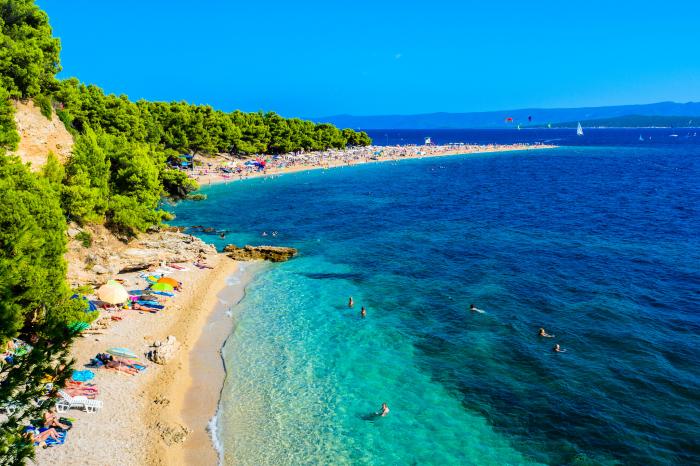 A világ legszebb strandjáról híres horvát sziget karantén alá került