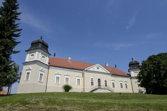 Madách Imre angolparkja újra régi pompájában tündököl