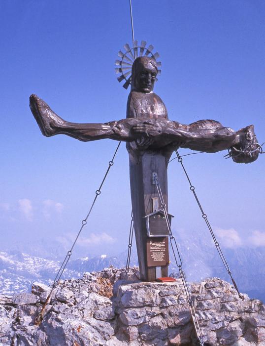 Villámcsapás tönkretettte a híres salzburgi hegycsúcskeresztet
