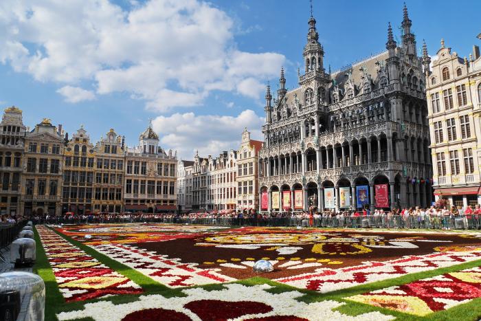 Hang- és fényjáték lesz idén a hagyományos brüsszeli virágszőnyeg helyett