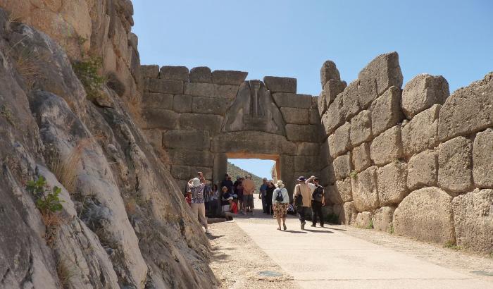 Erdőtűz fenyegeti a híres görög régészeti lelőhelyet