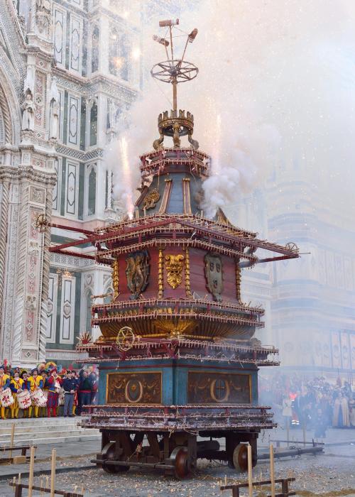 Idén nézők nélkül égett a húsvéti tűzszekér Firenzében