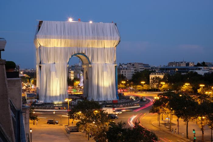 Teljesült Christo álma: becsomagolták a Diadalívet Párizsban 