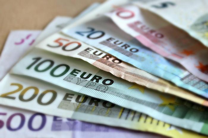 2500 euró: Belgiumban ennyire kerekítik fel mindenkinek a fizetését