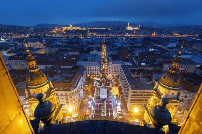 Megnyíltak Budapesten a karácsonyi vásárok