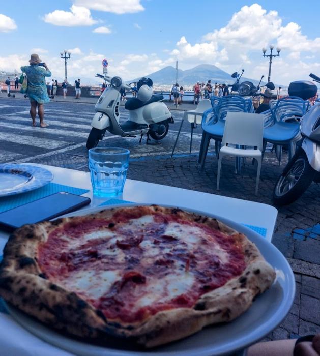 Nápoly korlátozni akarja a turisták kedvencét