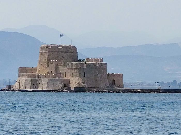 Újra megnyitja kapuit a görögországi Nafplio Bourtzi-sziget erődje
