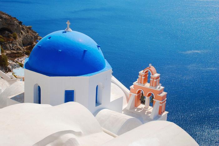 Meglepő oka van, miért fehérek és kékek a házak Görögországban