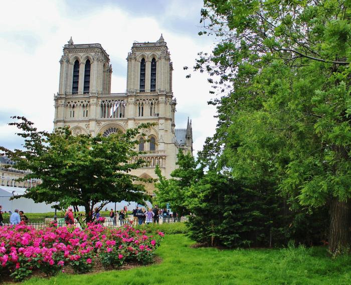 Így került vissza a kereszt a Notre Dame csúcsára - videó