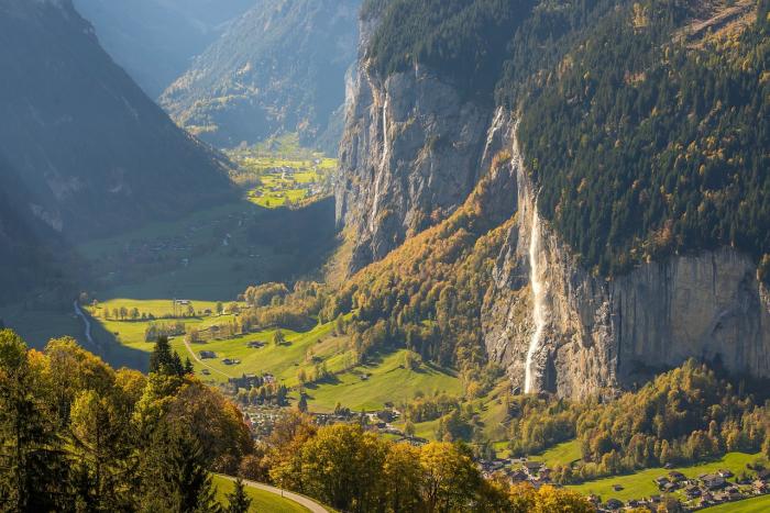 Velence mintájára: Belépődíjat akar bevezetni a Tolkient is
elbűvölő svájci falu