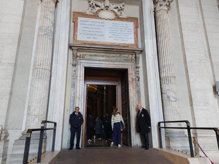 Rendkívüli ünnepekre készül a Vatikán, bezárulnak a Szent Kapuk