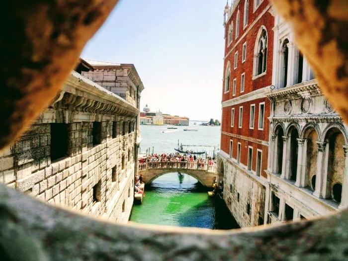 Tragikus nap előzte meg a Legfenségesebb város alapítást